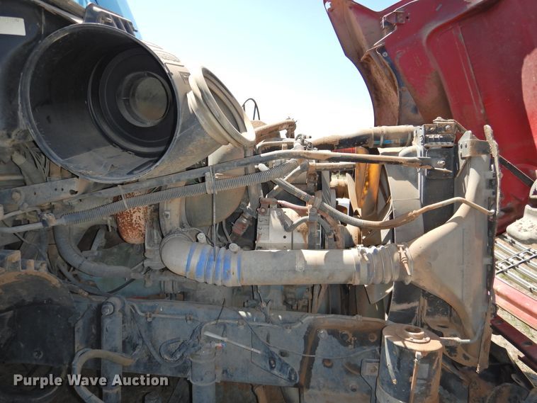 image for item DI0203 2005 Freightliner Columbia 120  semi truck