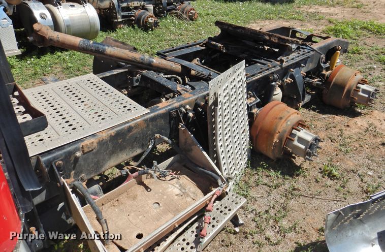 image for item DI0203 2005 Freightliner Columbia 120  semi truck