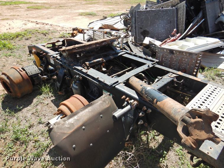 image for item DI0203 2005 Freightliner Columbia 120  semi truck