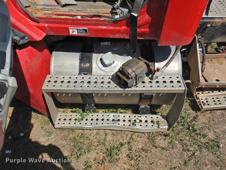 image for item DI0203 2005 Freightliner Columbia 120  semi truck