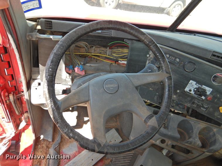 image for item DI0203 2005 Freightliner Columbia 120  semi truck