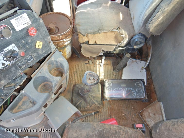 image for item DI0203 2005 Freightliner Columbia 120  semi truck