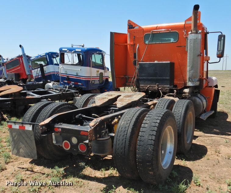 image for item DI0209 2006 Freightliner ST120 semi truck