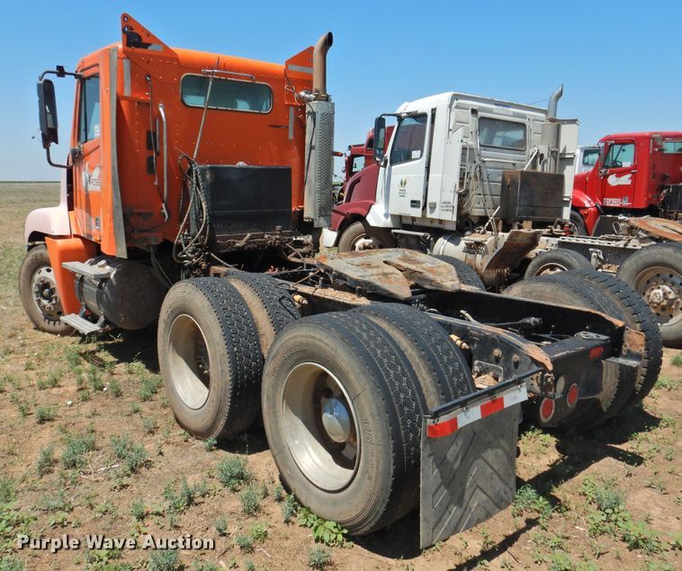 image for item DI0209 2006 Freightliner ST120 semi truck