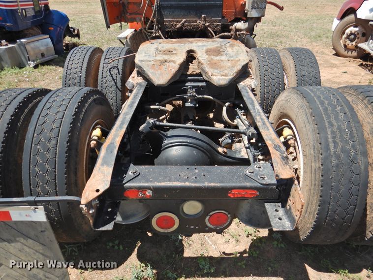 image for item DI0209 2006 Freightliner ST120 semi truck