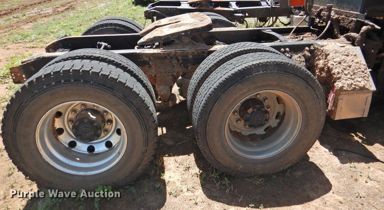 image for item DI0209 2006 Freightliner ST120 semi truck