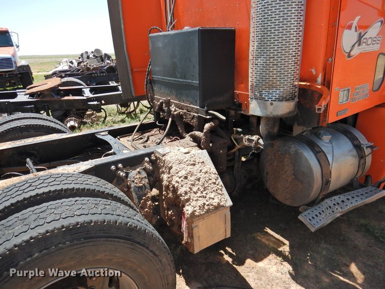 image for item DI0209 2006 Freightliner ST120 semi truck