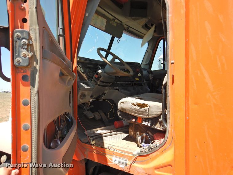 image for item DI0209 2006 Freightliner ST120 semi truck