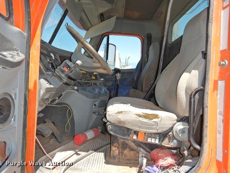 image for item DI0209 2006 Freightliner ST120 semi truck