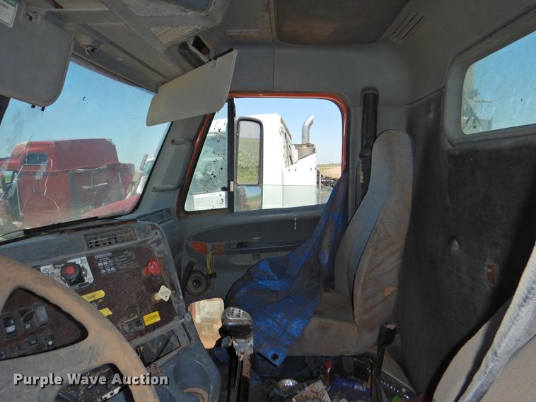 image for item DI0209 2006 Freightliner ST120 semi truck