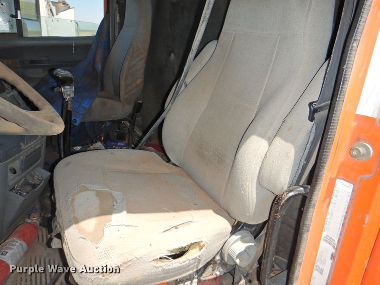 image for item DI0209 2006 Freightliner ST120 semi truck