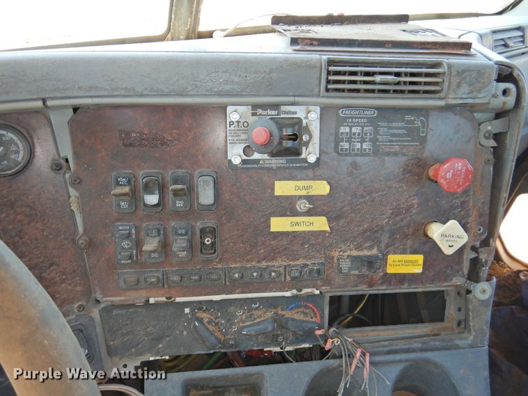 image for item DI0209 2006 Freightliner ST120 semi truck