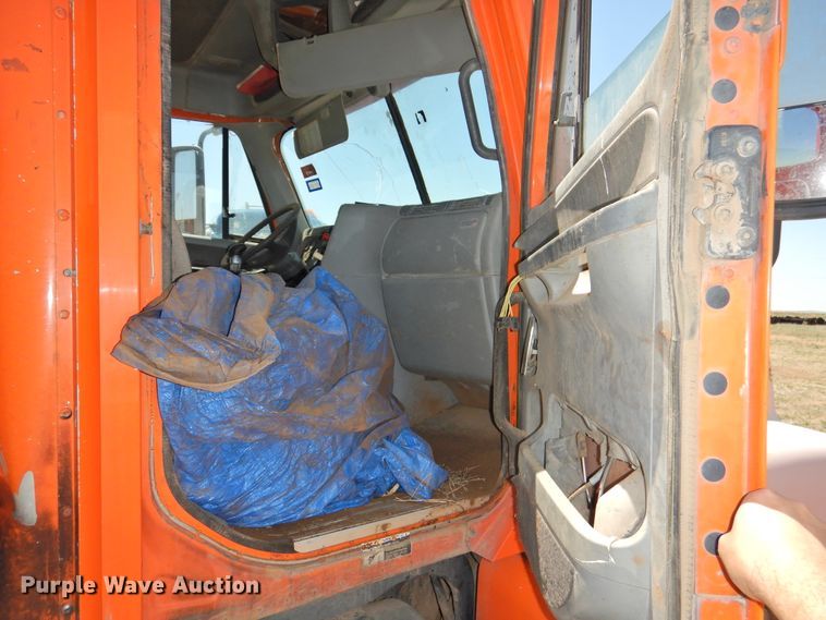 image for item DI0209 2006 Freightliner ST120 semi truck