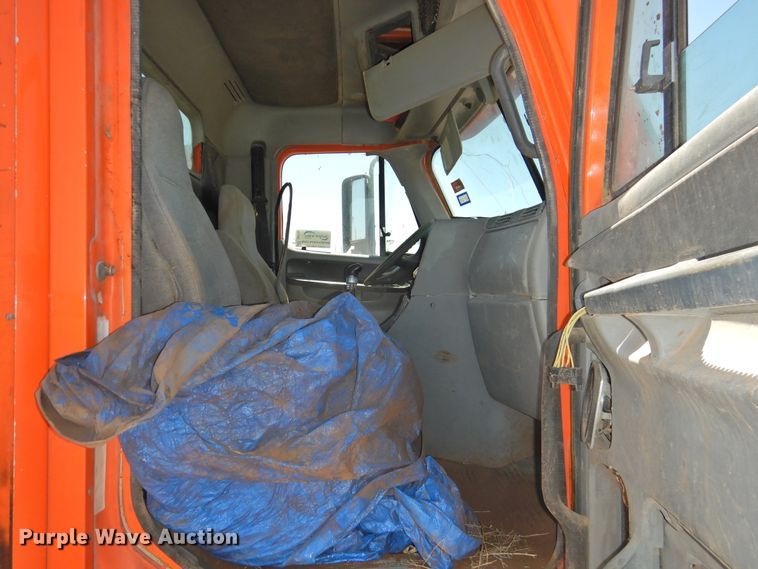 image for item DI0209 2006 Freightliner ST120 semi truck