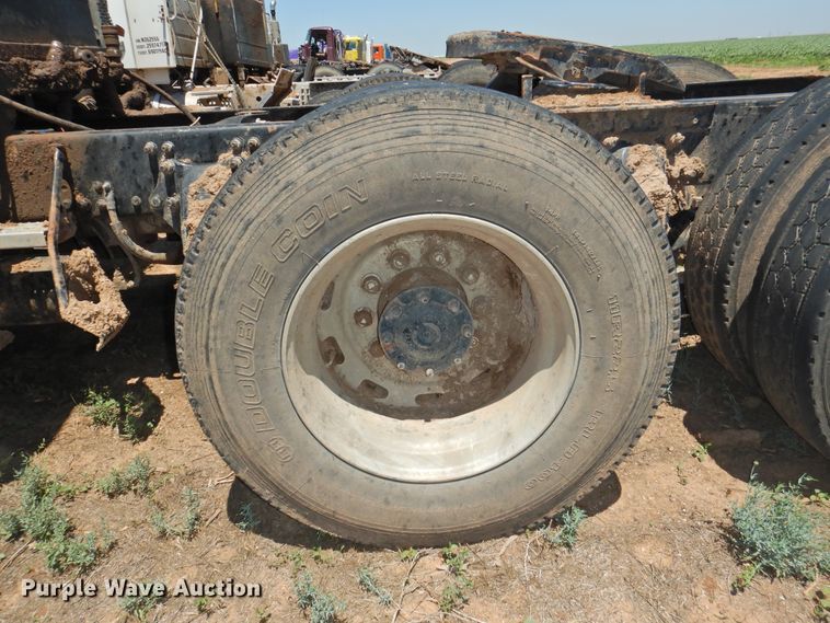 image for item DI0209 2006 Freightliner ST120 semi truck