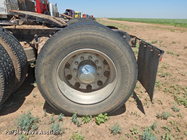 image for item DI0209 2006 Freightliner ST120 semi truck