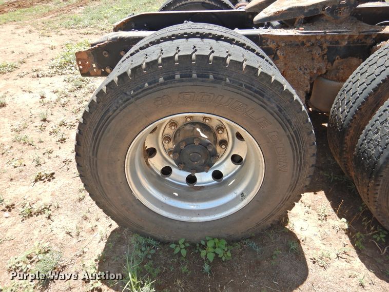 image for item DI0209 2006 Freightliner ST120 semi truck