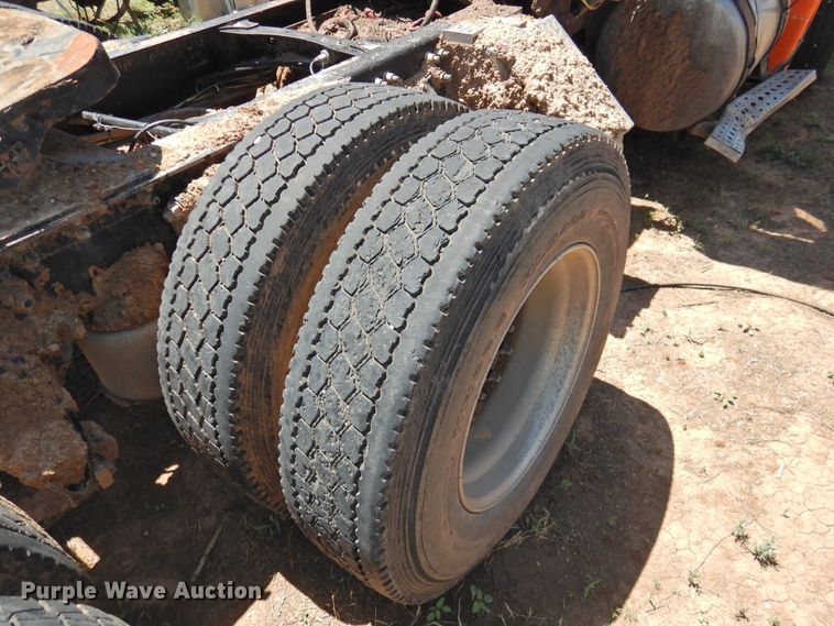 image for item DI0209 2006 Freightliner ST120 semi truck