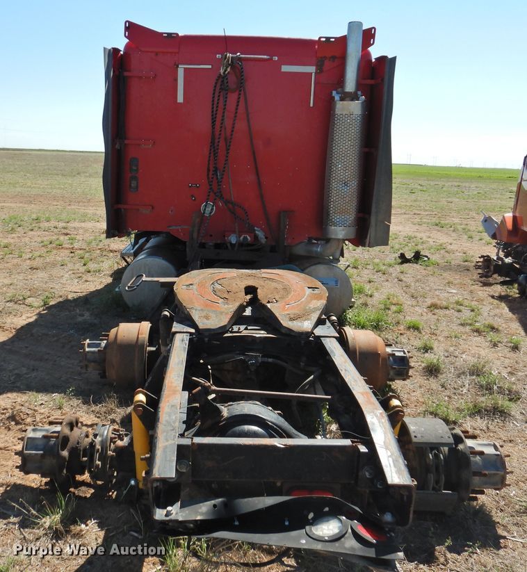 image for item DI0232 2006 Freightliner Columbia 120  semi truck