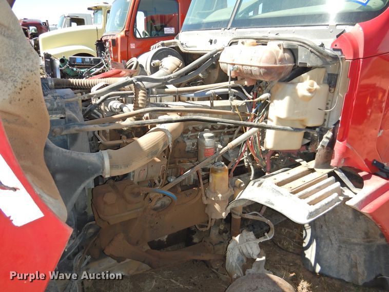 image for item DI0232 2006 Freightliner Columbia 120  semi truck