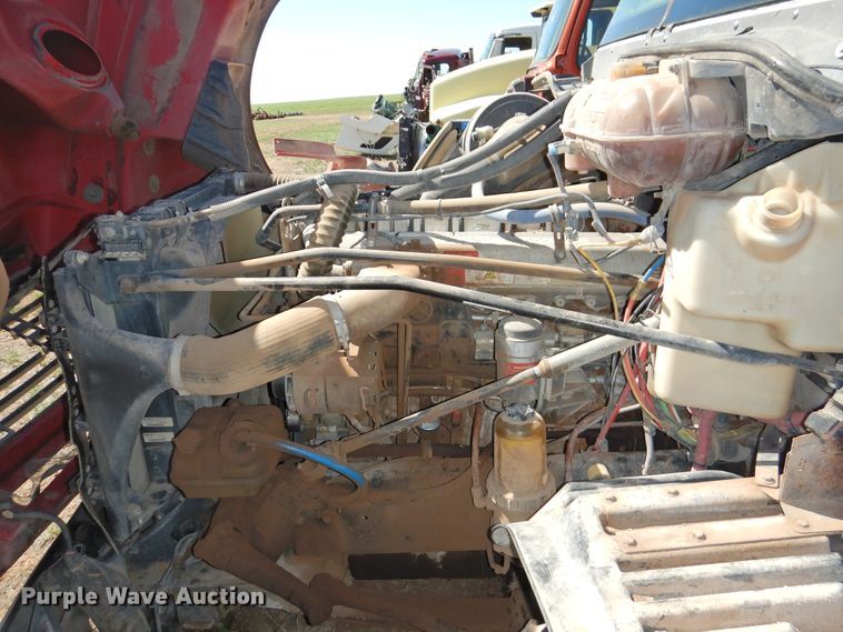 image for item DI0232 2006 Freightliner Columbia 120  semi truck