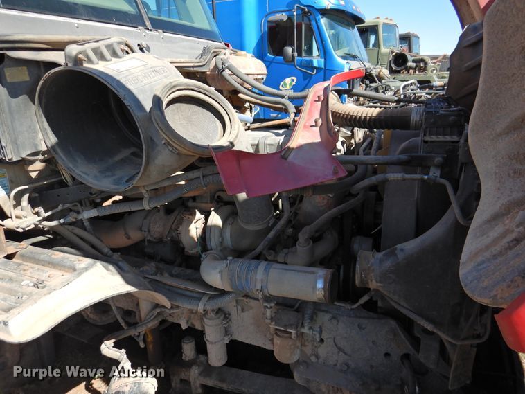 image for item DI0232 2006 Freightliner Columbia 120  semi truck