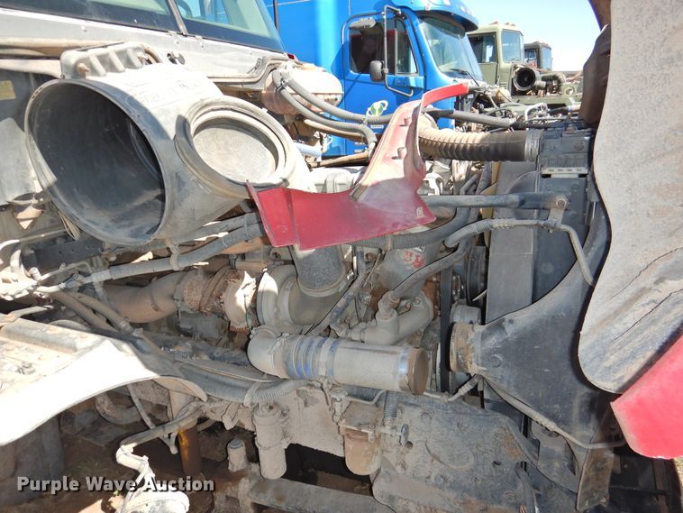 image for item DI0232 2006 Freightliner Columbia 120  semi truck