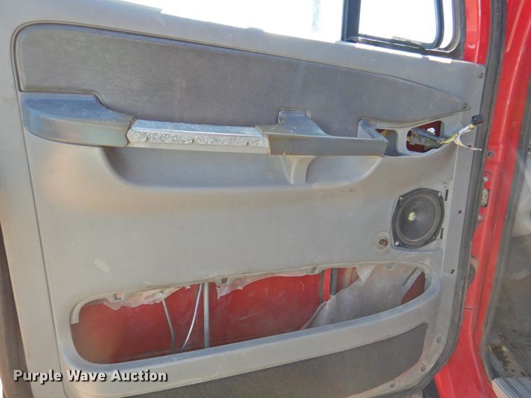 image for item DI0232 2006 Freightliner Columbia 120  semi truck