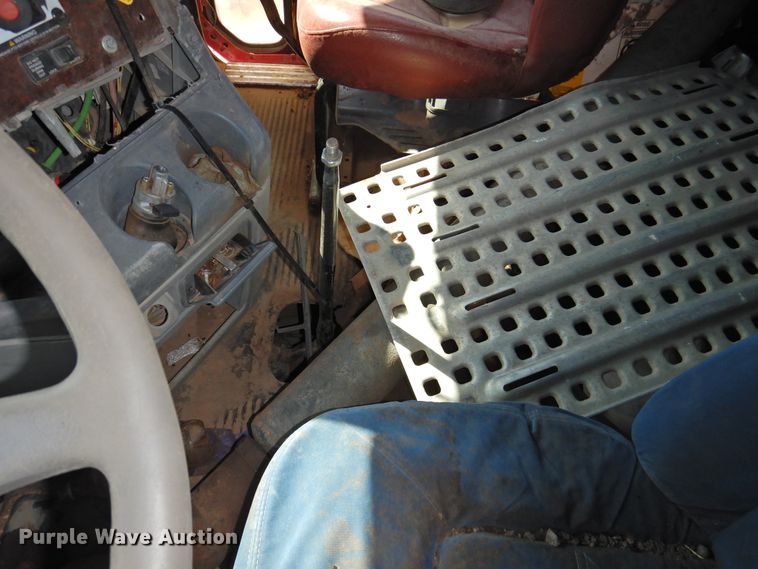 image for item DI0232 2006 Freightliner Columbia 120  semi truck