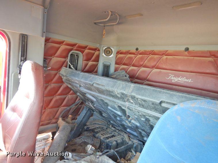 image for item DI0232 2006 Freightliner Columbia 120  semi truck