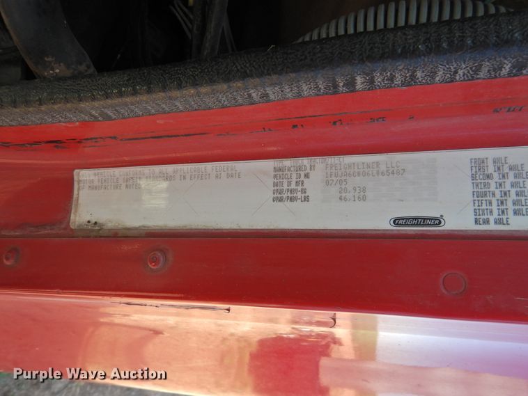 image for item DI0232 2006 Freightliner Columbia 120  semi truck