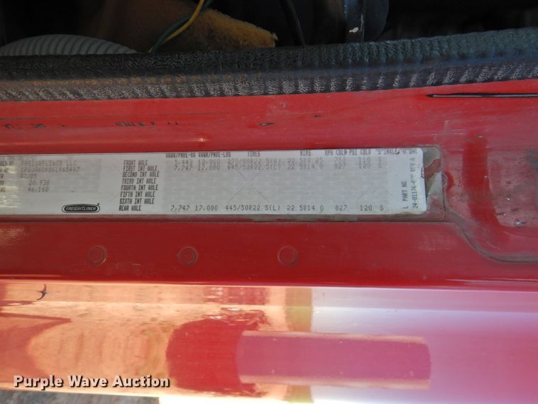 image for item DI0232 2006 Freightliner Columbia 120  semi truck