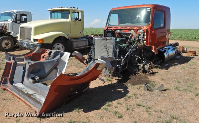 image for item DI0233 2013 Volvo VNL  semi truck