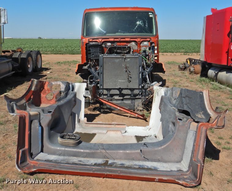 image for item DI0233 2013 Volvo VNL  semi truck