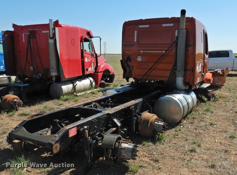 image for item DI0233 2013 Volvo VNL  semi truck