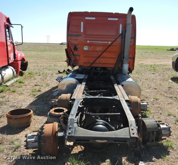 image for item DI0233 2013 Volvo VNL  semi truck