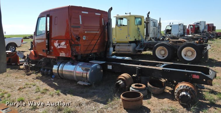 image for item DI0233 2013 Volvo VNL  semi truck