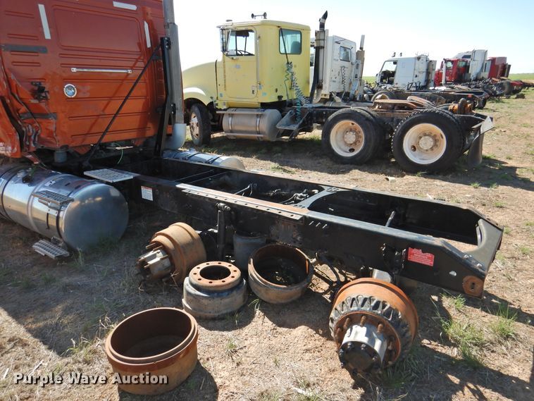 image for item DI0233 2013 Volvo VNL  semi truck