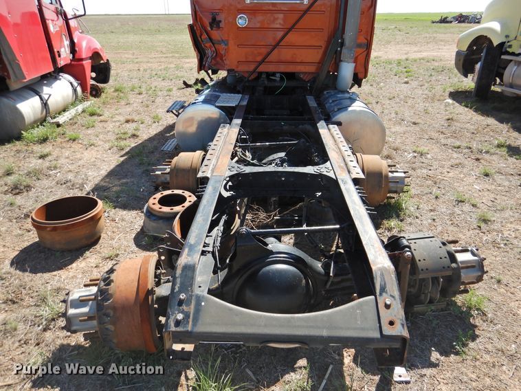 image for item DI0233 2013 Volvo VNL  semi truck