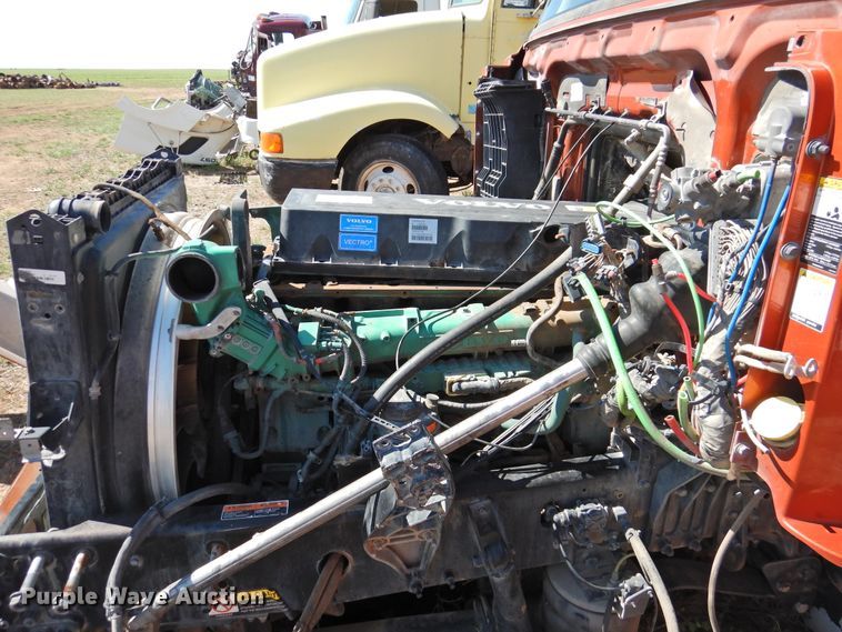 image for item DI0233 2013 Volvo VNL  semi truck