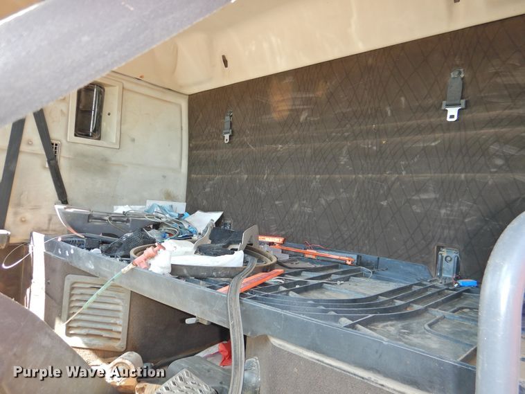 image for item DI0233 2013 Volvo VNL  semi truck