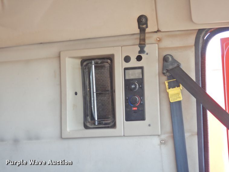 image for item DI0233 2013 Volvo VNL  semi truck