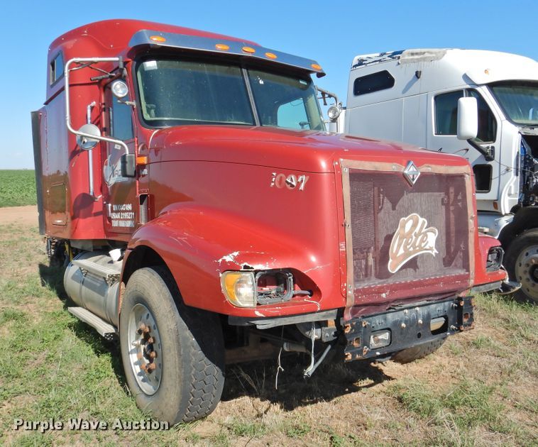 image for item DI0239 2007 International 9400i SBA  semi truck