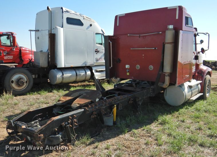 image for item DI0239 2007 International 9400i SBA  semi truck