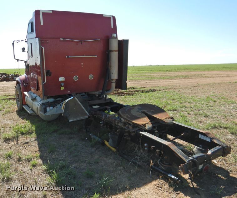 image for item DI0239 2007 International 9400i SBA  semi truck