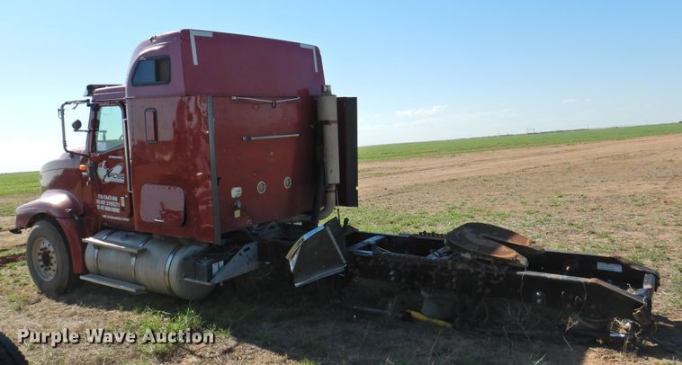 image for item DI0239 2007 International 9400i SBA  semi truck