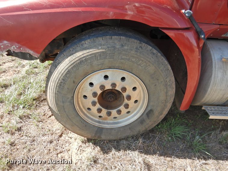 image for item DI0239 2007 International 9400i SBA  semi truck