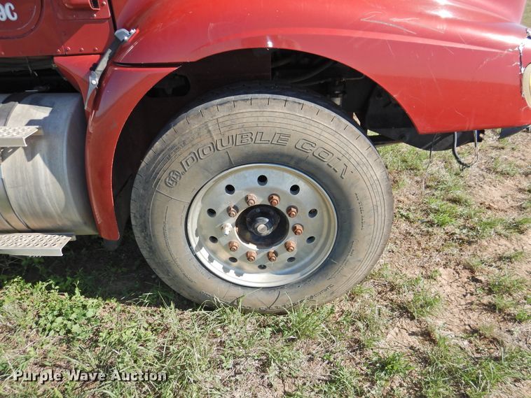 image for item DI0239 2007 International 9400i SBA  semi truck