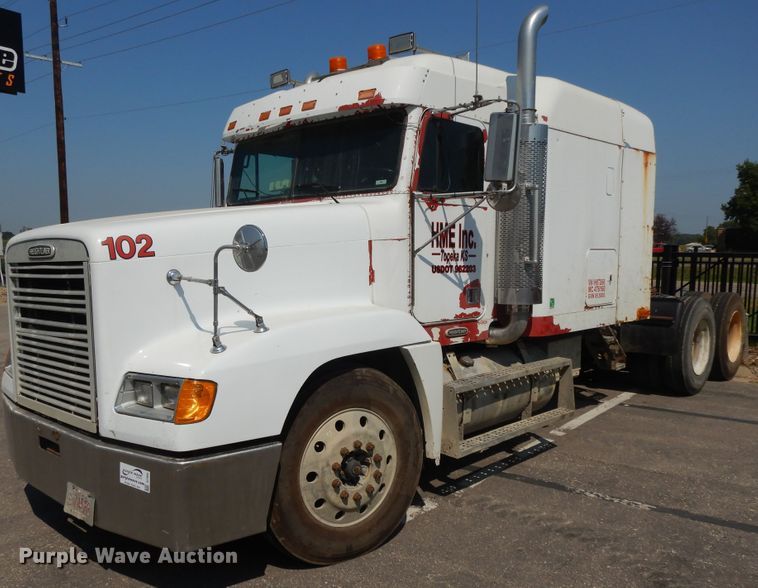 image for item DI7604 1997 Freightliner FLD  semi truck