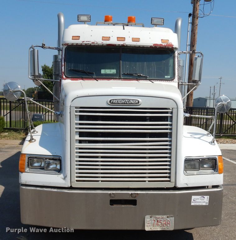 image for item DI7604 1997 Freightliner FLD  semi truck